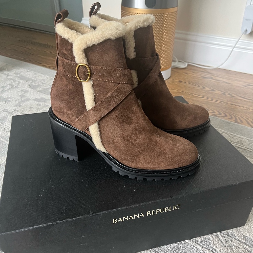 Banana Republic Shearling Boots Size 9 NEW